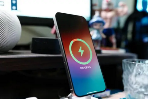 顺平苹果15换屏服务分享用什么充电器给iPhone15充电更好 