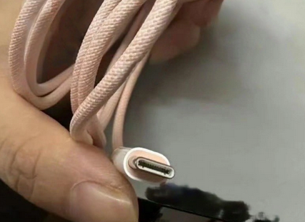 顺平苹果15维修店分享iPhone15USB-C数据线长啥样